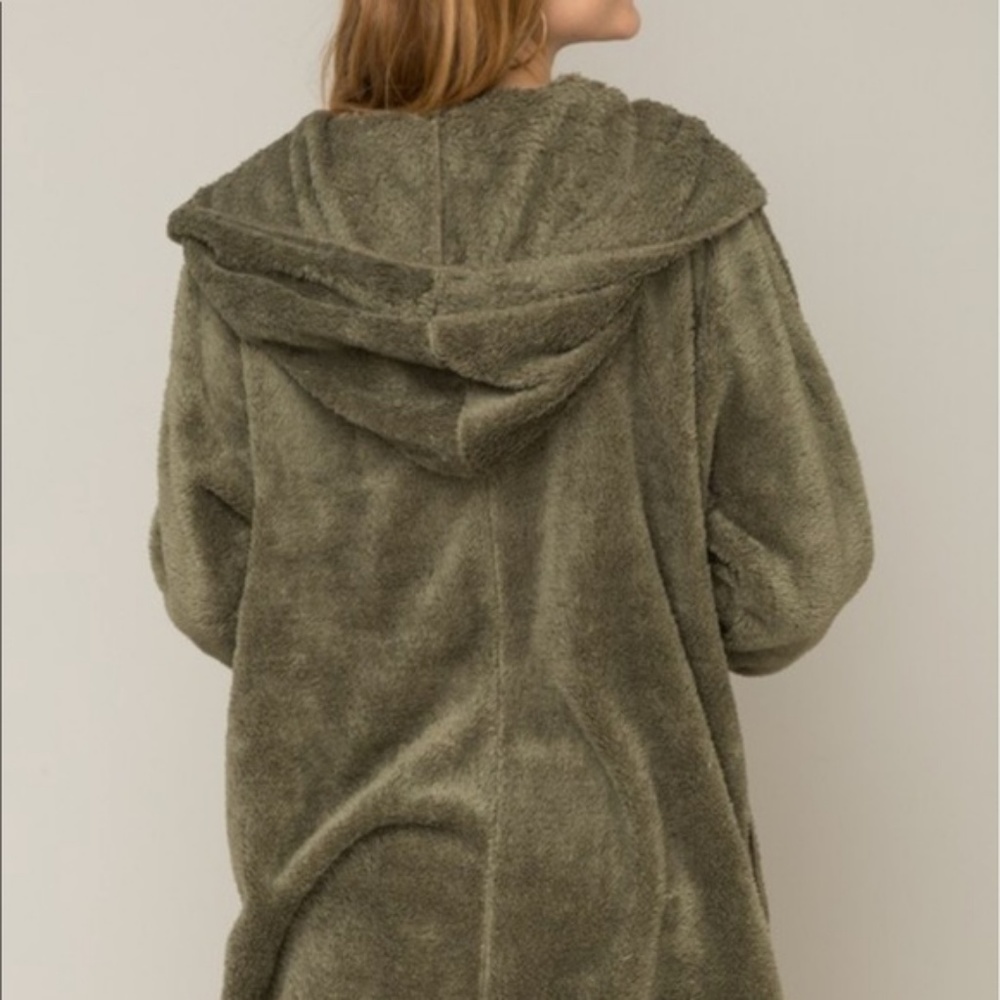 SUPER SOFT! ✨ Plush Fleece Hooded Cardigan - Picture 4 of 6